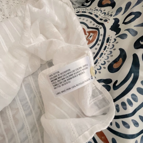 Universal Threads Top - Picture 6 of 7